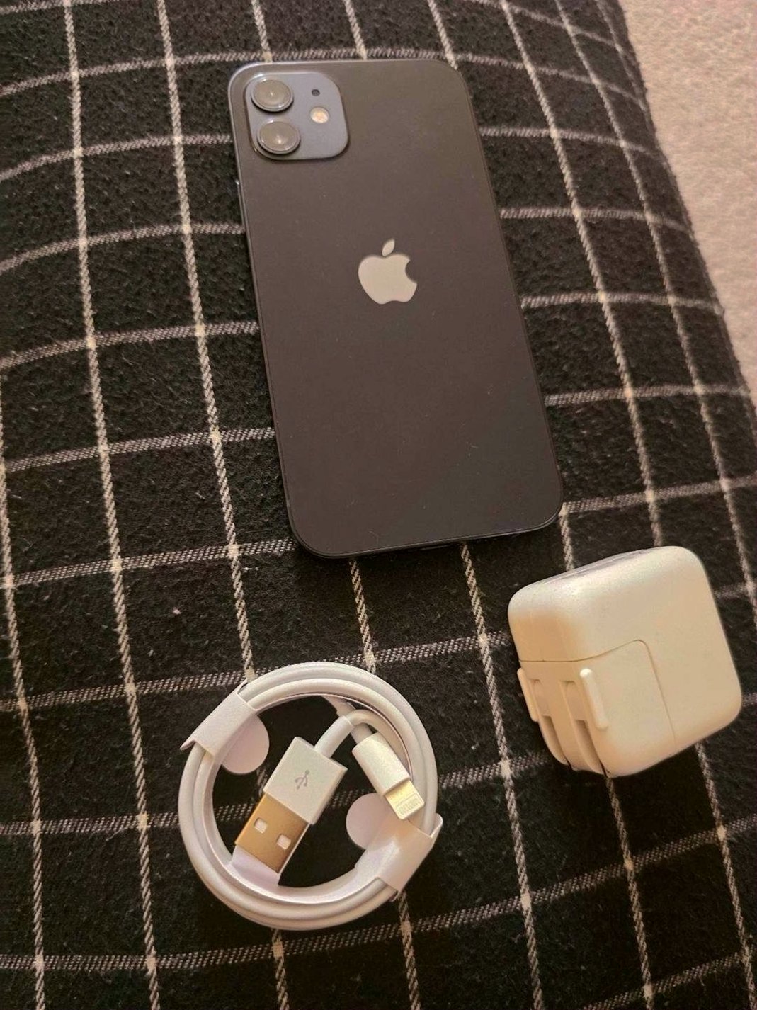 Apple iPhone 12 64GB Black Unlocked - Used