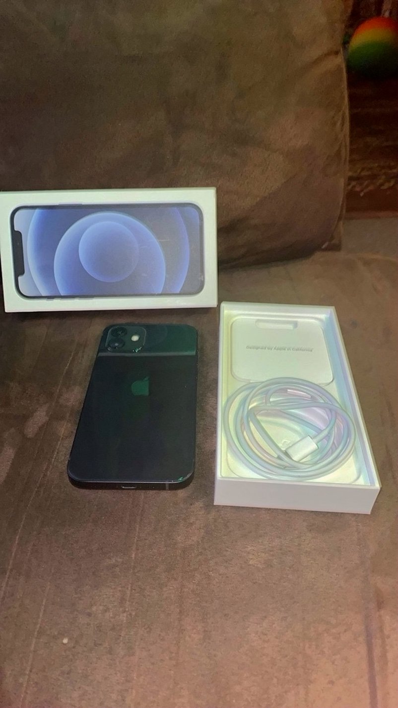 Apple iPhone 12 64GB Black Unlocked - Used image 5