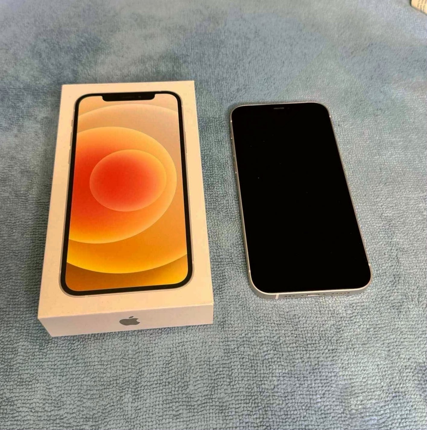 Apple iPhone 12 256GB White Unlocked - Used