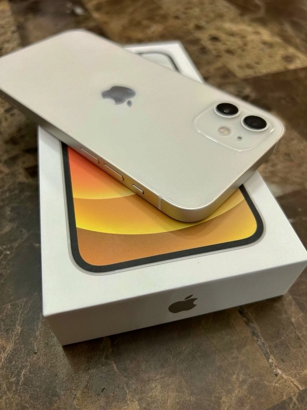 Apple iPhone 12 128GB White Unlocked - Used image 4
