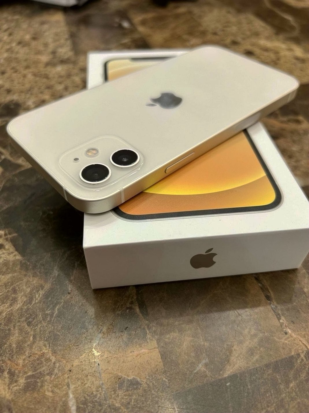 Apple iPhone 12 128GB White Unlocked - Used image 5