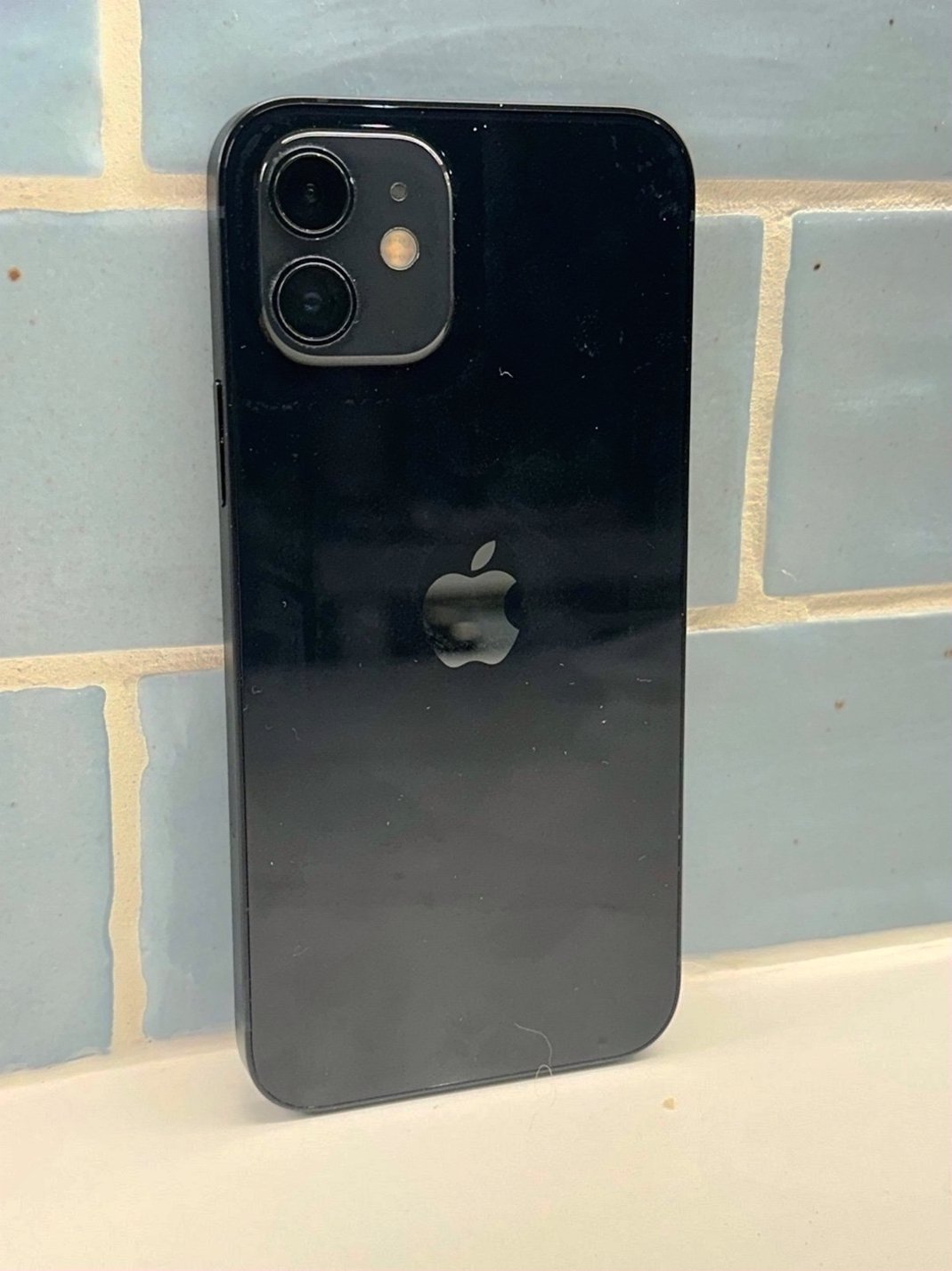 Apple iPhone 12 128GB Black Unlocked - Used image 3
