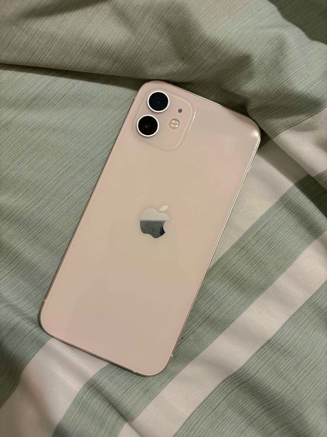 Apple iPhone 12 128GB White Unlocked - Used image 2