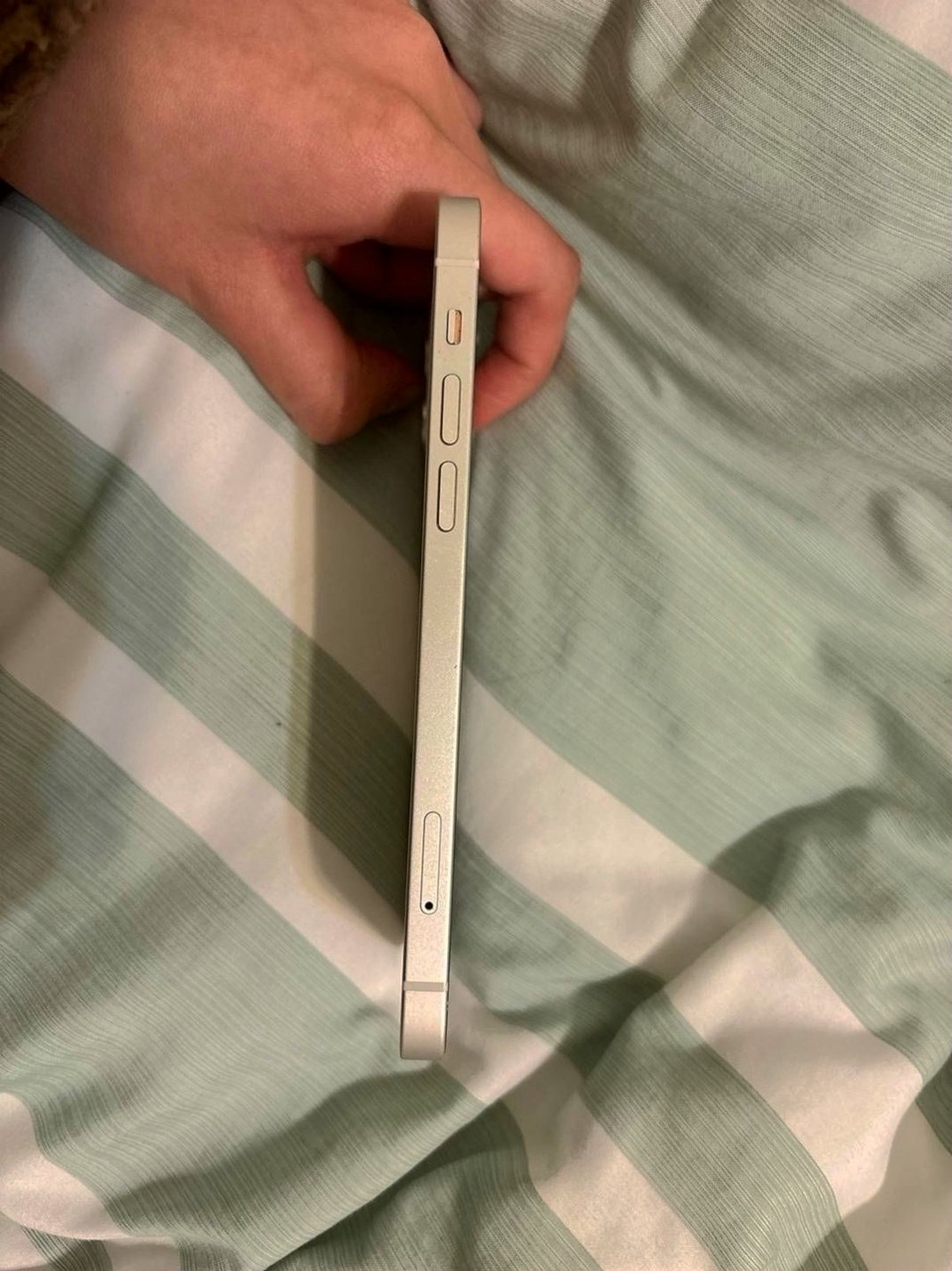 Apple iPhone 12 128GB White Unlocked - Used image 4