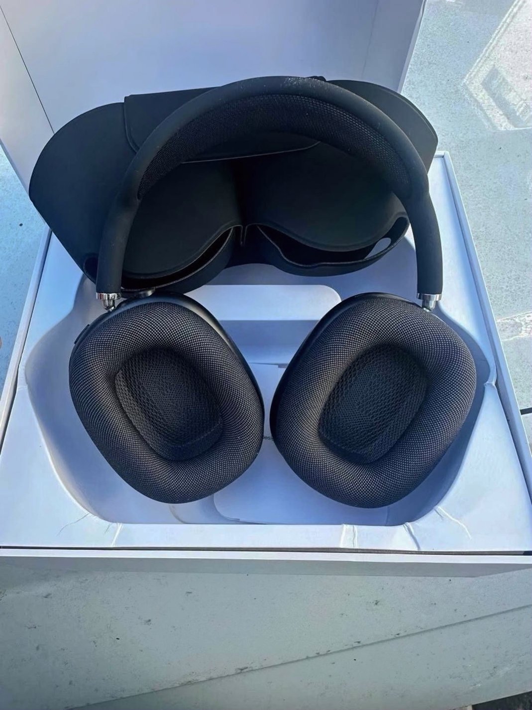 Apple AirPods Max 1M79 Black - Used image 3
