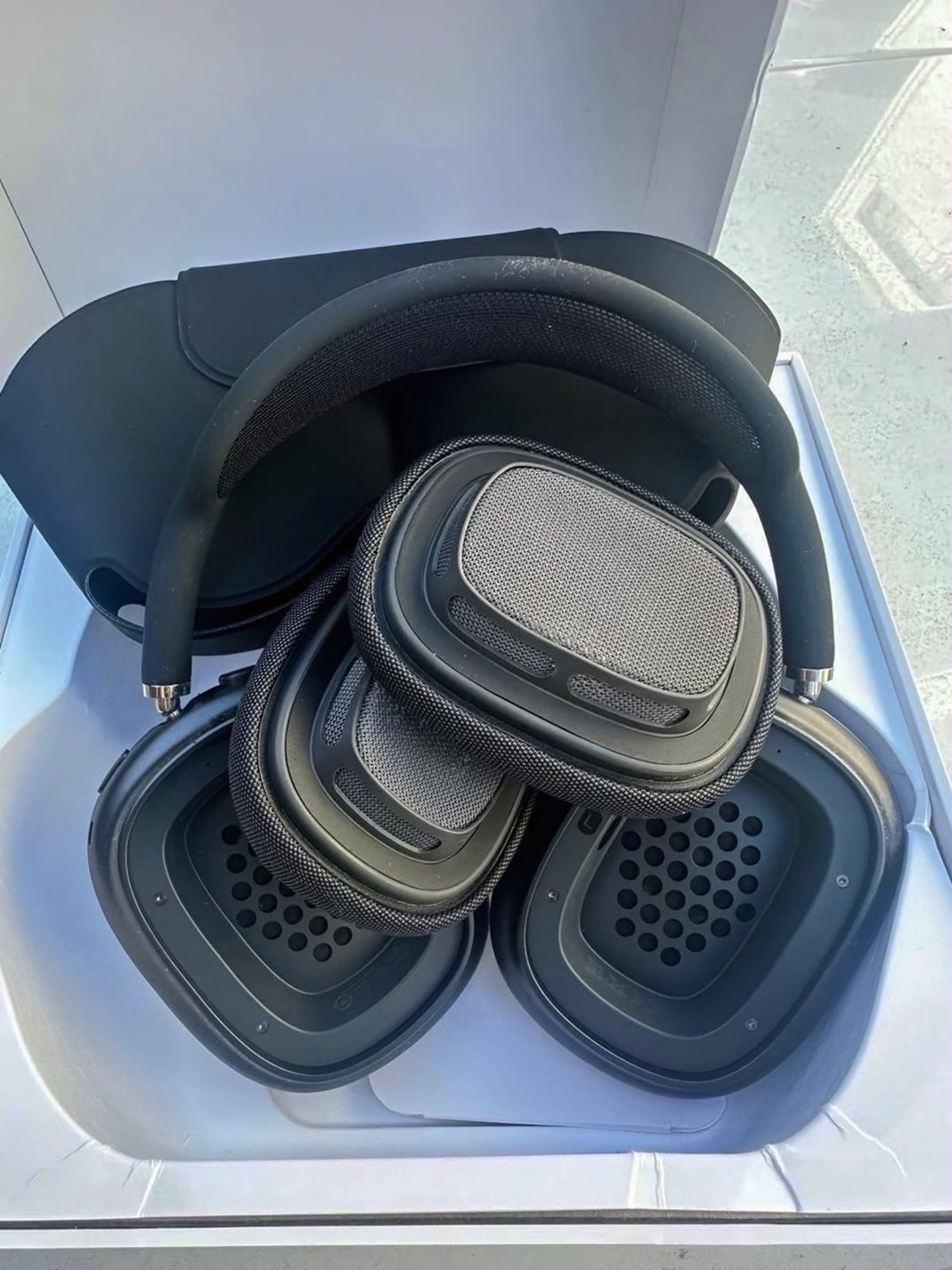 Apple AirPods Max 1M79 Black - Used image 4