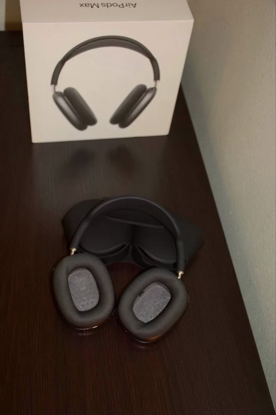 Apple AirPods Max 1P17 with Smart Case Used image 4