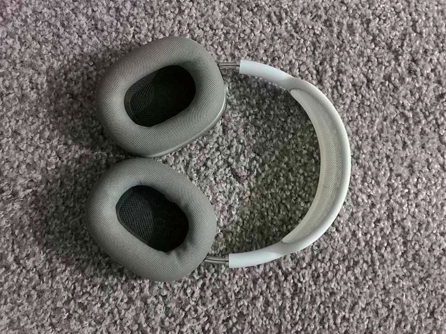 Apple AirPods Max Green - Used image 3