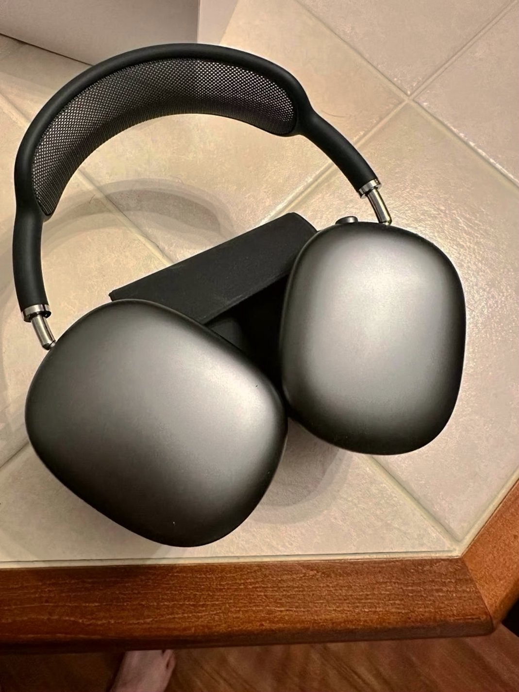 Apple AirPods Max 8U56 Used image 2