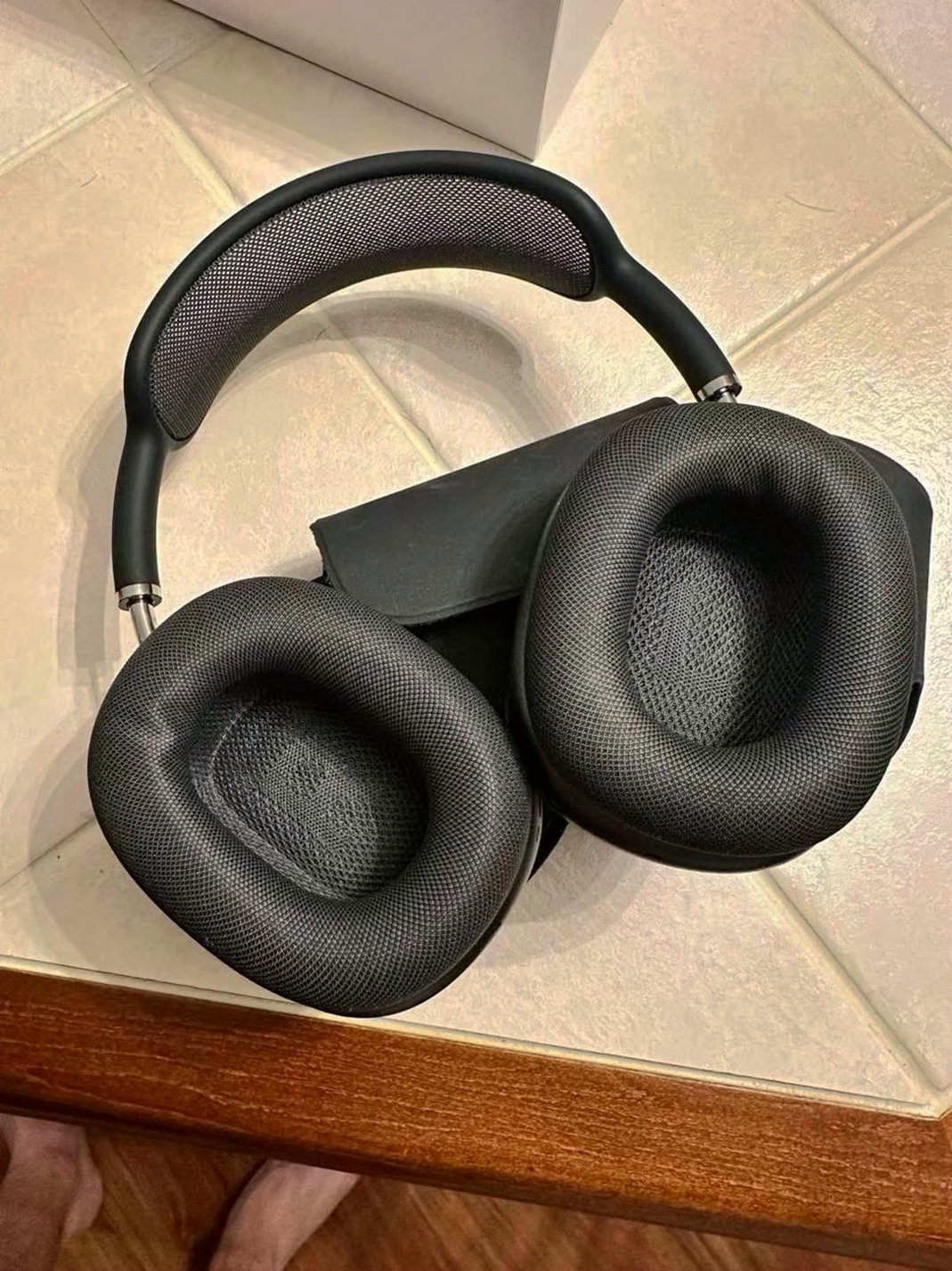 Apple AirPods Max 8U56 Used image 3