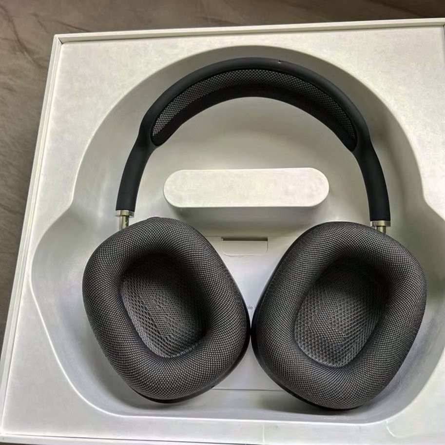 Apple AirPods Max Space Gray Unlocked - Used