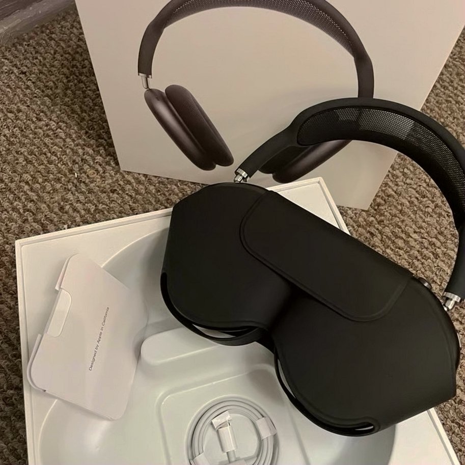 Apple AirPods Max Space Gray Unlocked - Used image 5