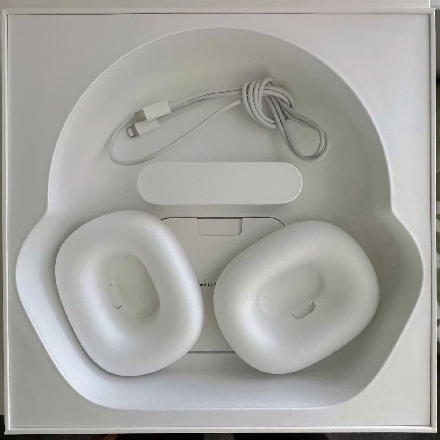 Apple AirPods Max Pink Unlocked - Used image 3