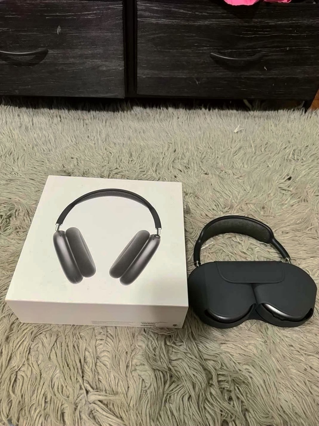 Apple AirPods Max 6T32 - Used image 2