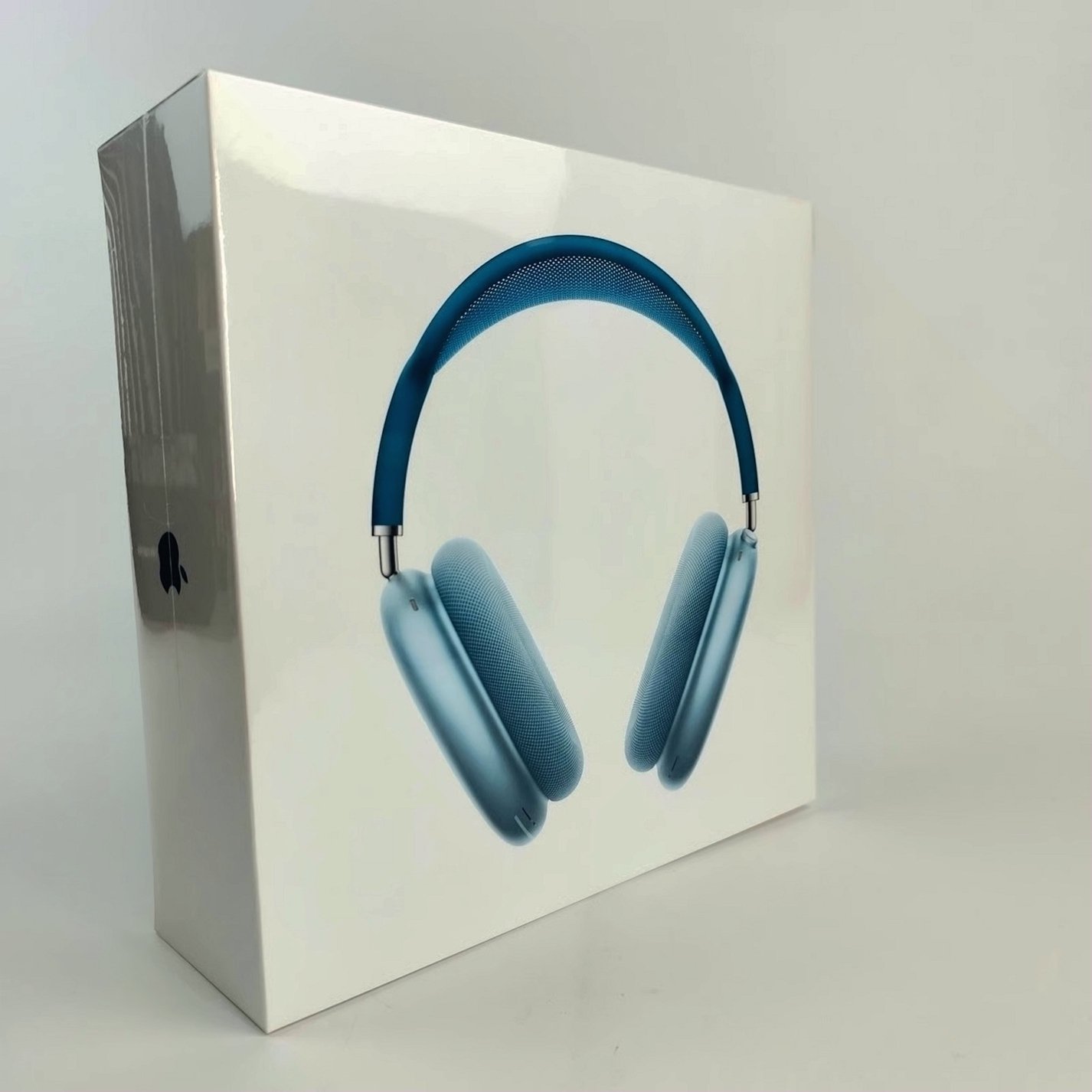 Apple AirPods Max Over Ear Wireless Headphone Sky Blue Unlocked - Used image 2