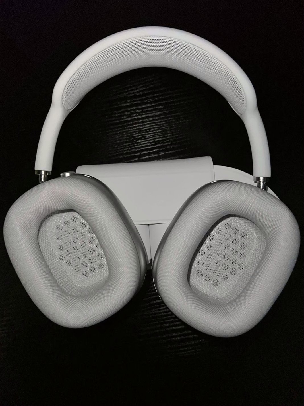 Apple AirPods Max Silver Unlocked - Used image 2