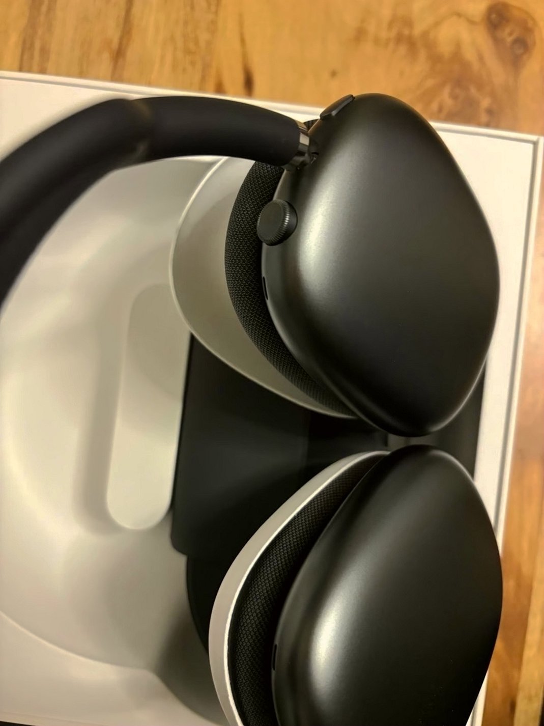 Apple AirPods Max Space Gray Unlocked - Used image 2