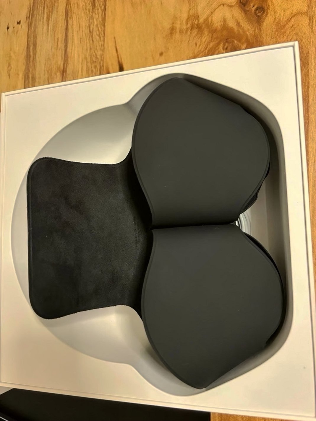 Apple AirPods Max Space Gray Unlocked - Used image 4