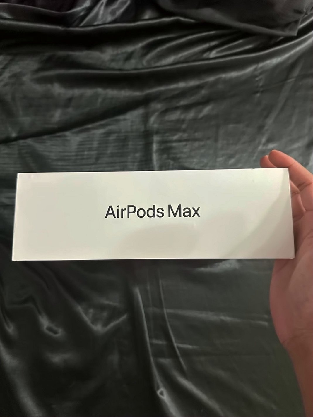 Apple AirPods Max Midnight Unlocked - Used image 3