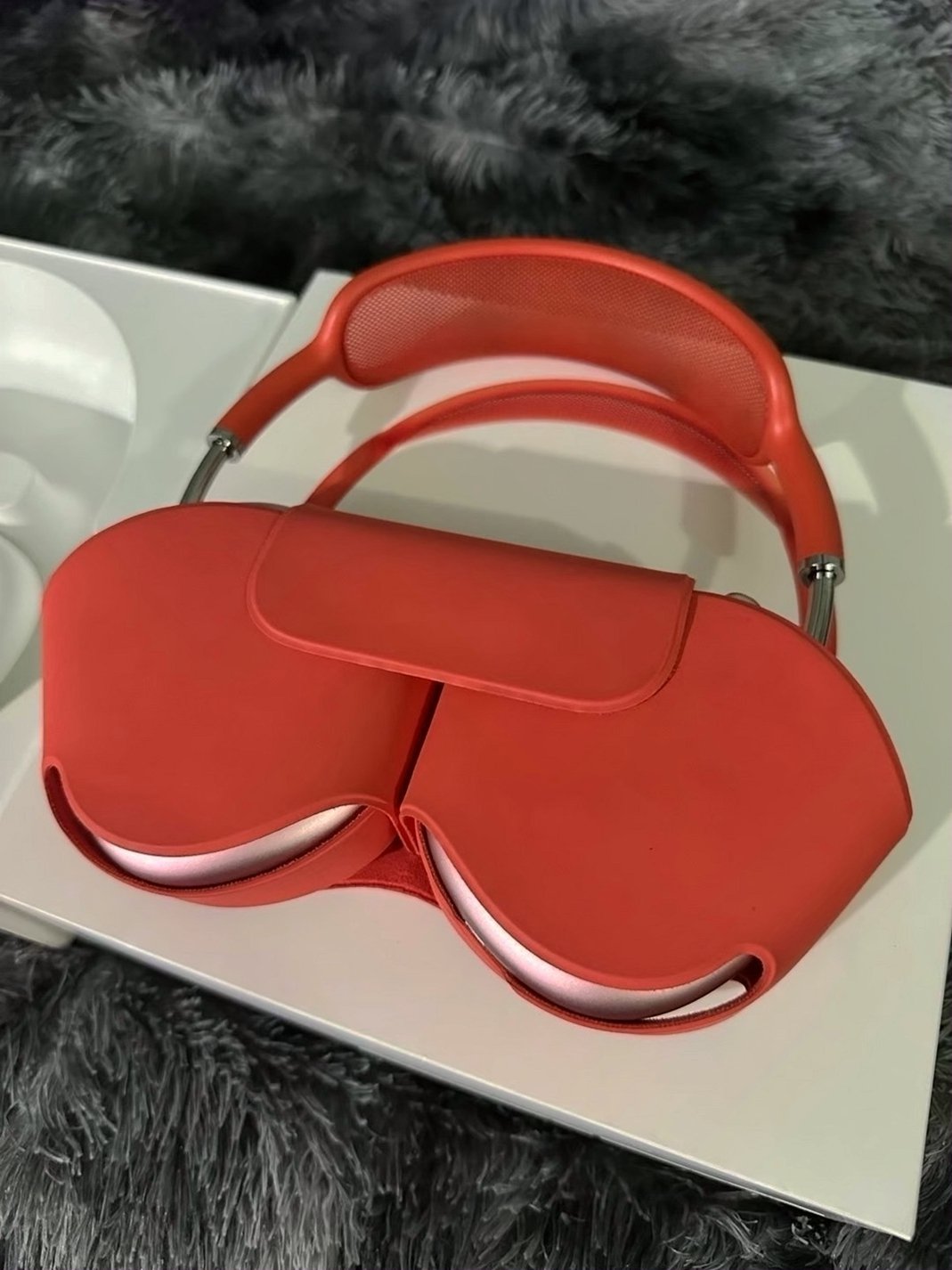 Apple AirPods Max 2B78 - Used image 2