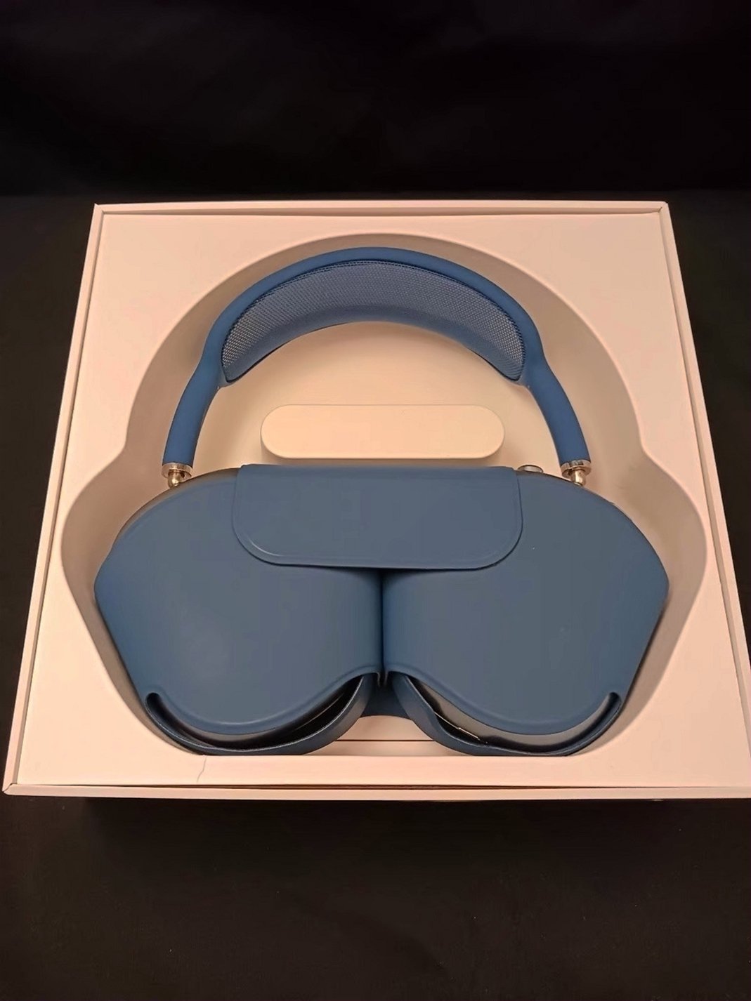 Apple AirPods Max 1Q73 Unlocked - Used image 2