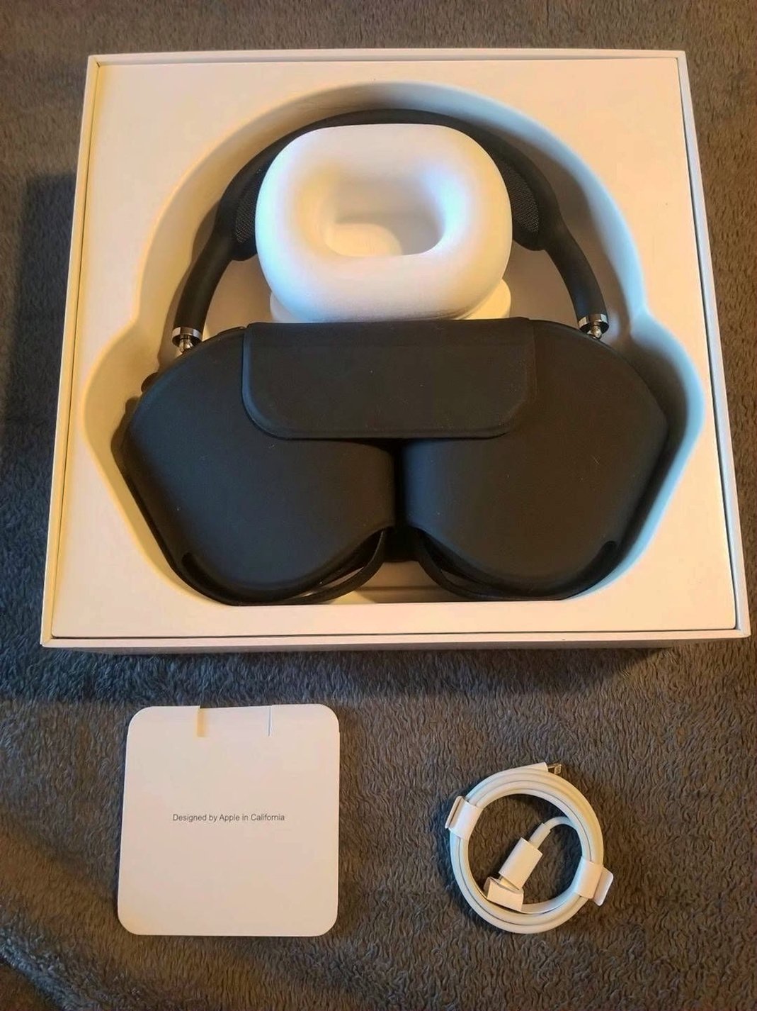 Apple AirPods Max Space Gray Unlocked - Used