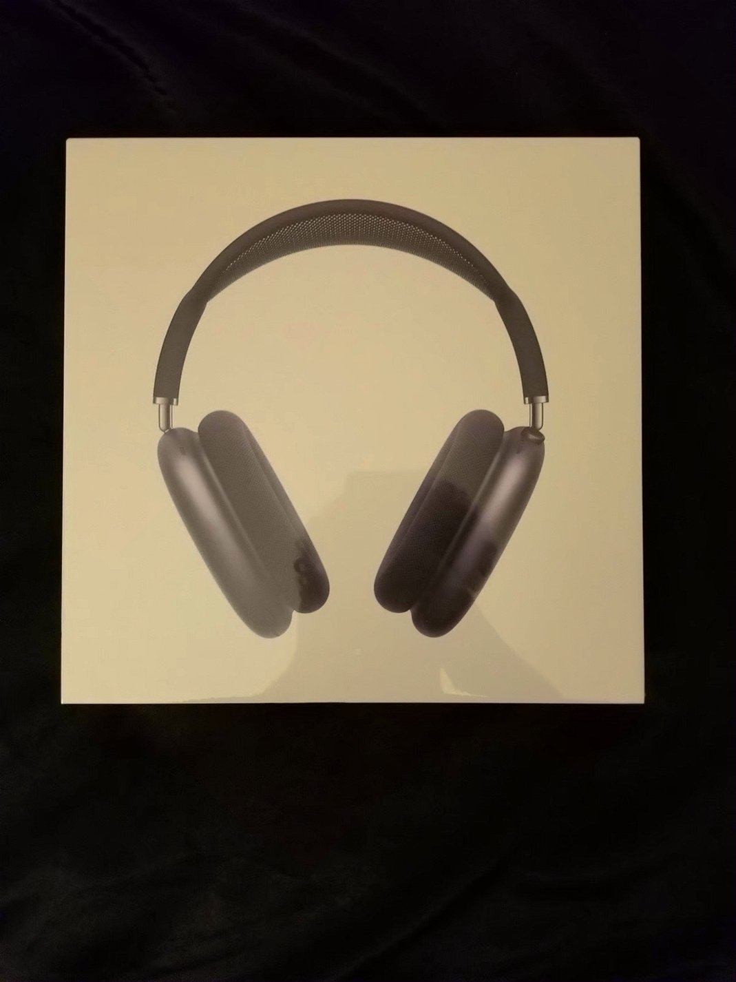 Apple AirPods Max Space Gray Unlocked - Used image 2