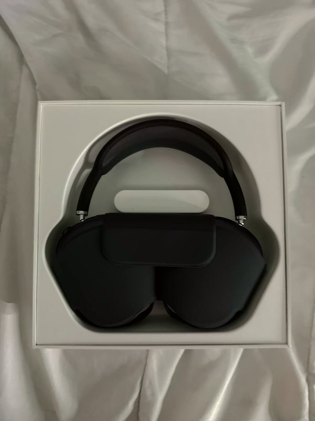 Apple AirPods Max USB-C 7H61 Unlocked - Used image 4