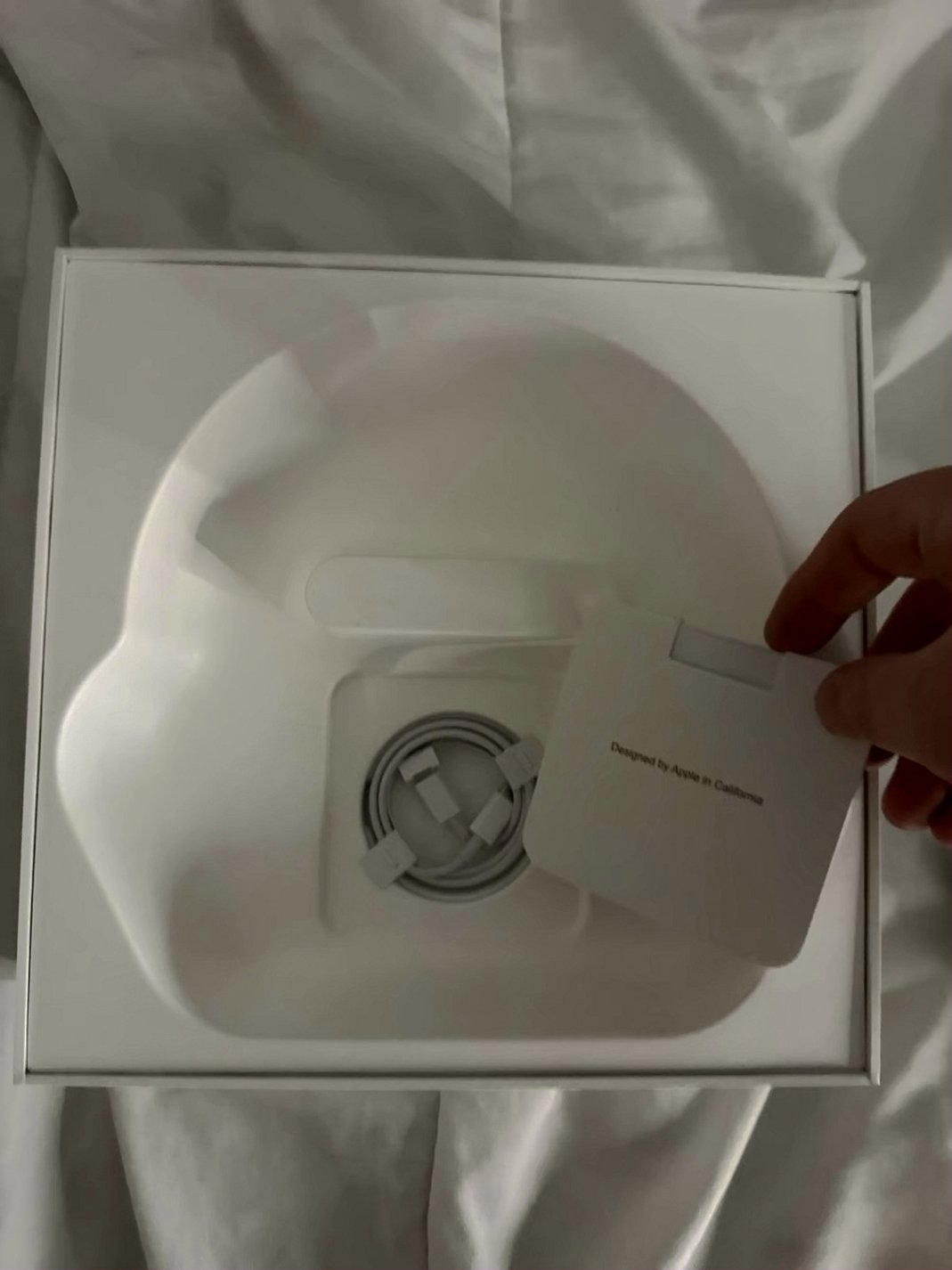 Apple AirPods Max USB-C 7H61 Unlocked - Used image 5