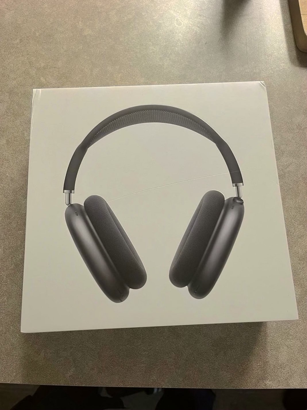 Apple AirPods Max Space Gray Unlocked - Used image 2