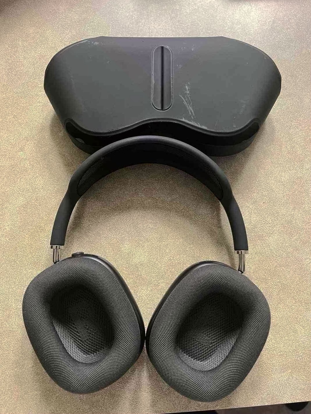 Apple AirPods Max Space Gray Unlocked - Used image 4