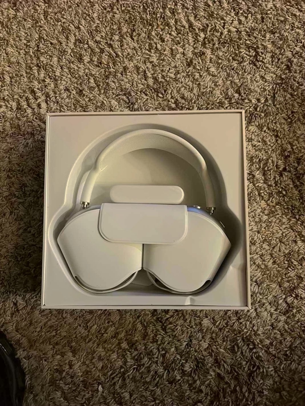 Apple AirPods Max 6M51 White Unlocked - Used image 2