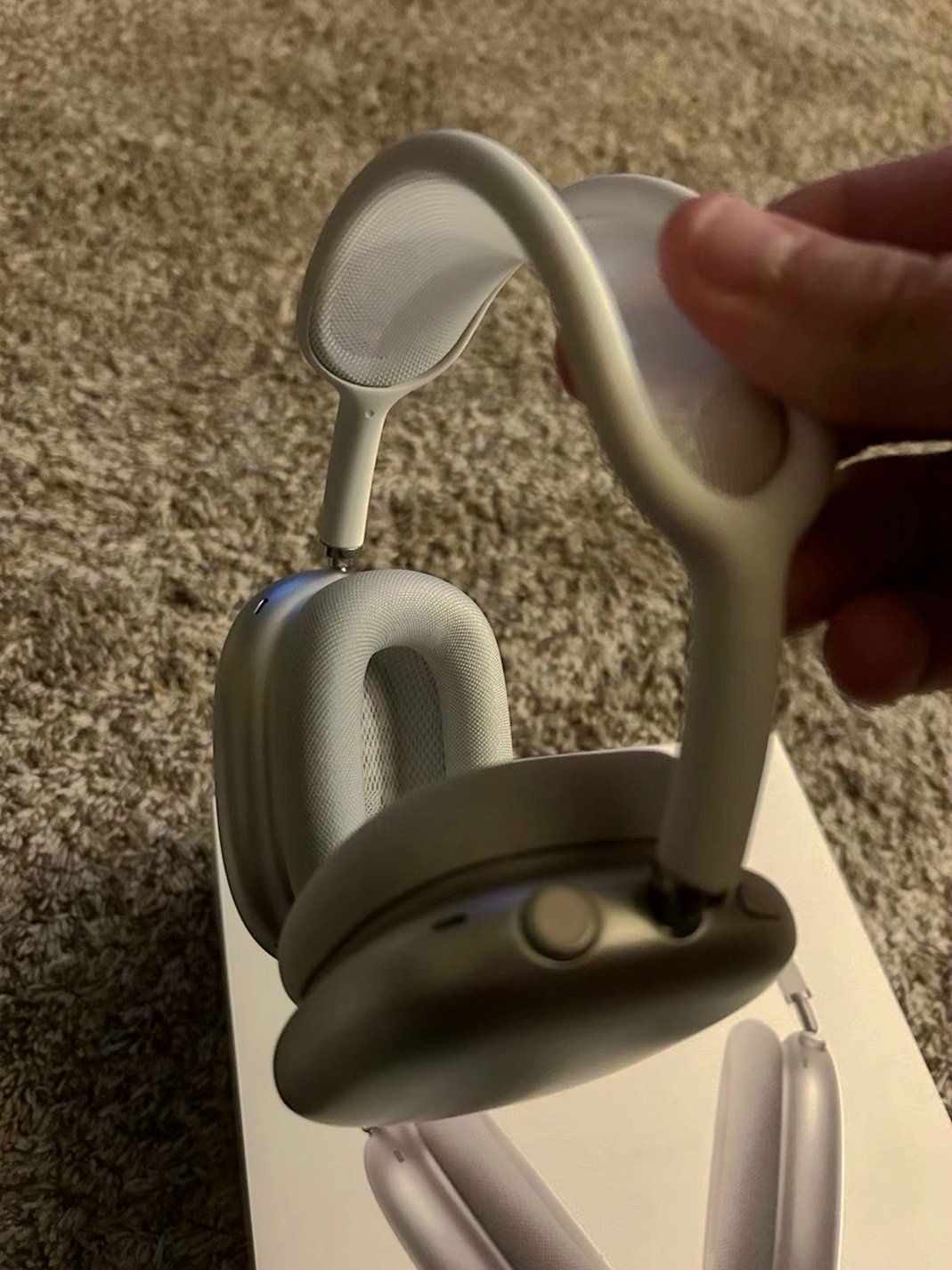 Apple AirPods Max 6M51 White Unlocked - Used image 3