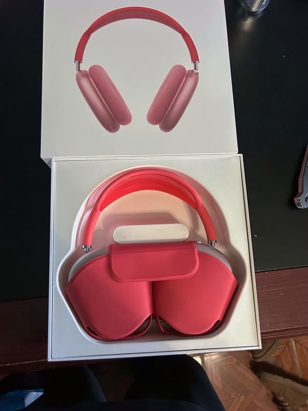 Apple AirPods Max 8T63 Red Unlocked - Used image 4