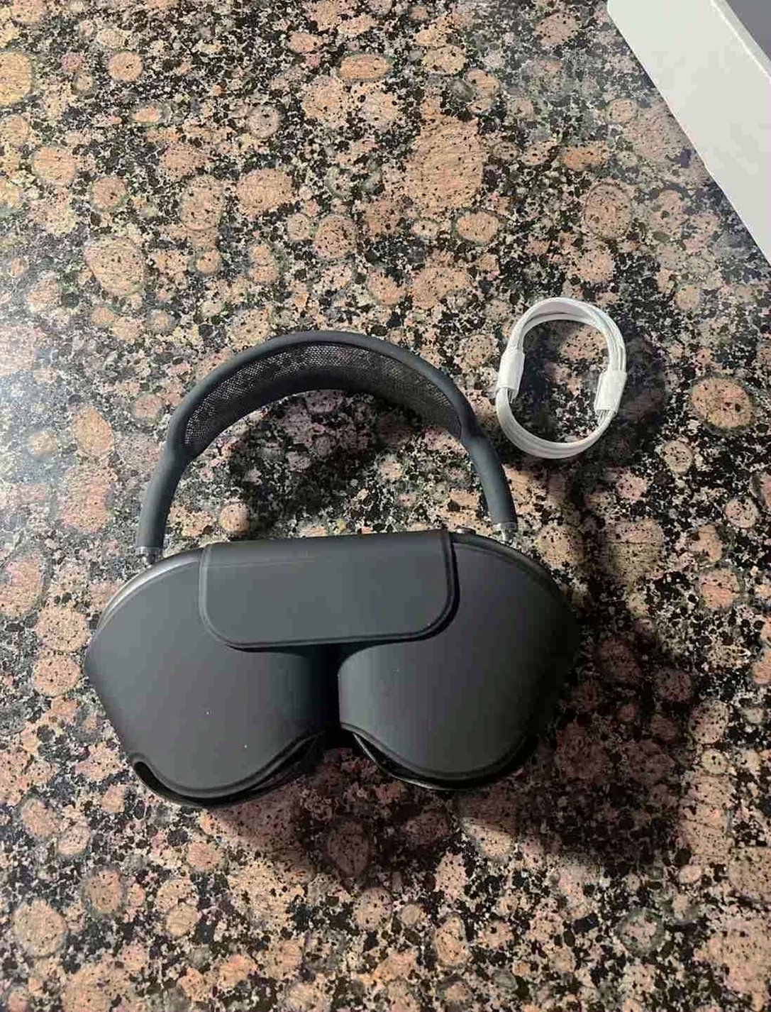 Apple AirPods Max with Smart Case Unlocked - Used