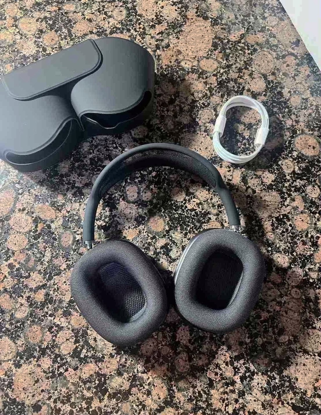 Apple AirPods Max with Smart Case Unlocked - Used image 4