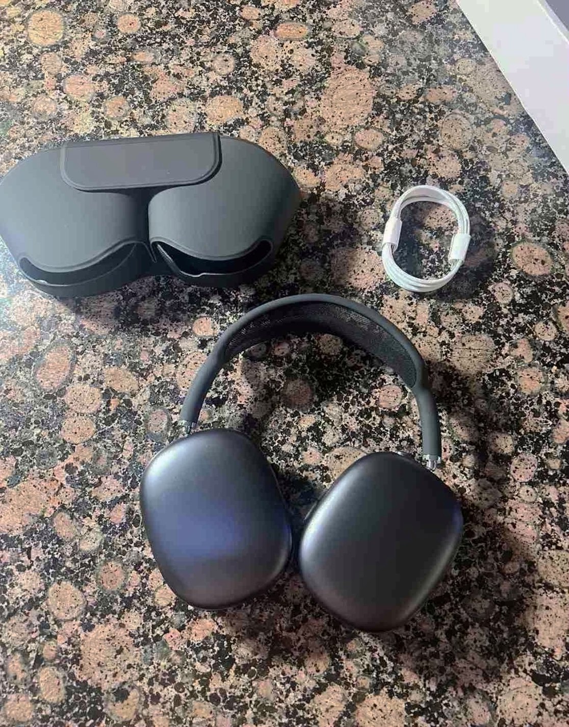 Apple AirPods Max with Smart Case Unlocked - Used image 5