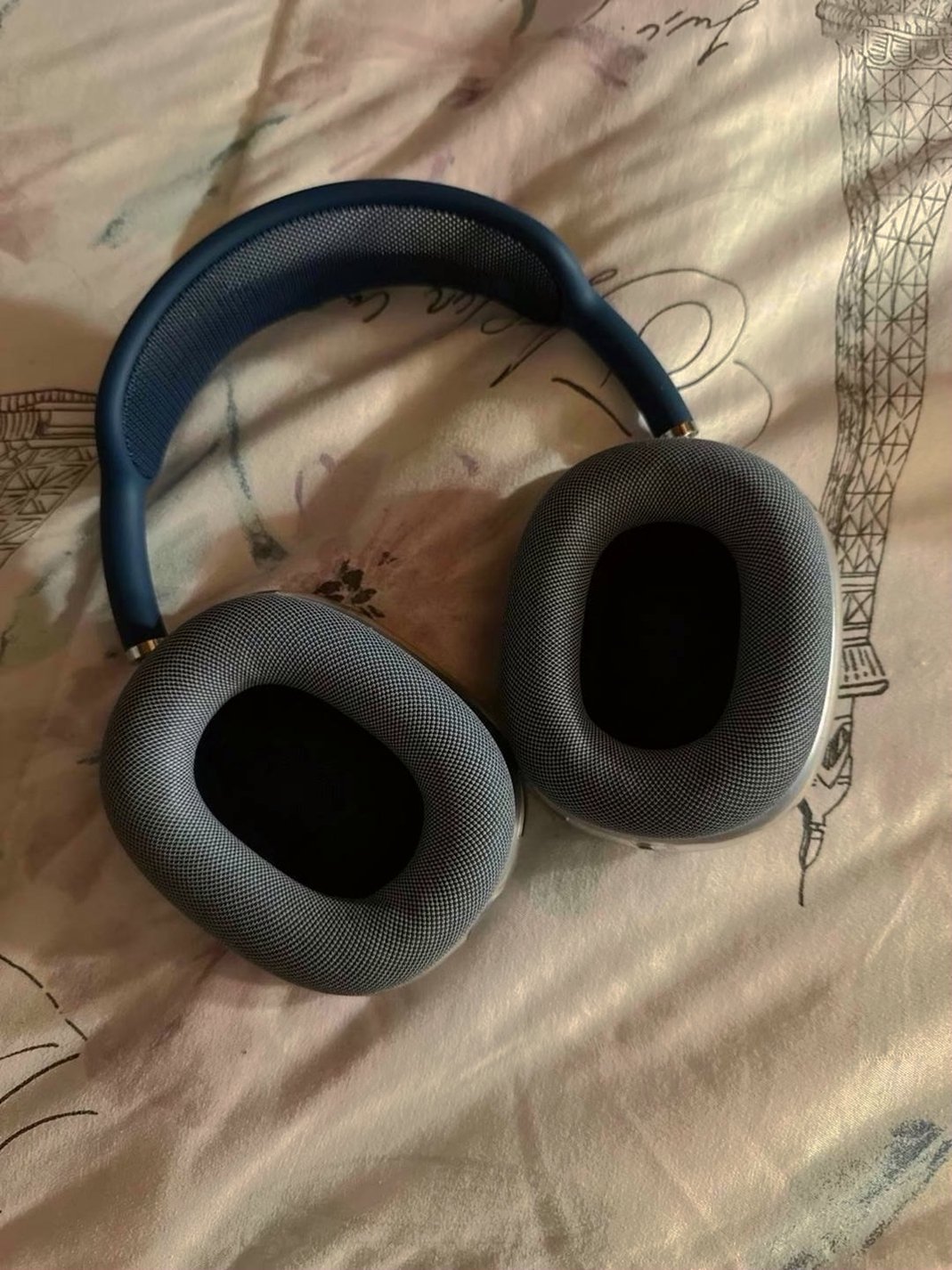 Apple AirPod Pro Max Blue Unlocked - Used image 3