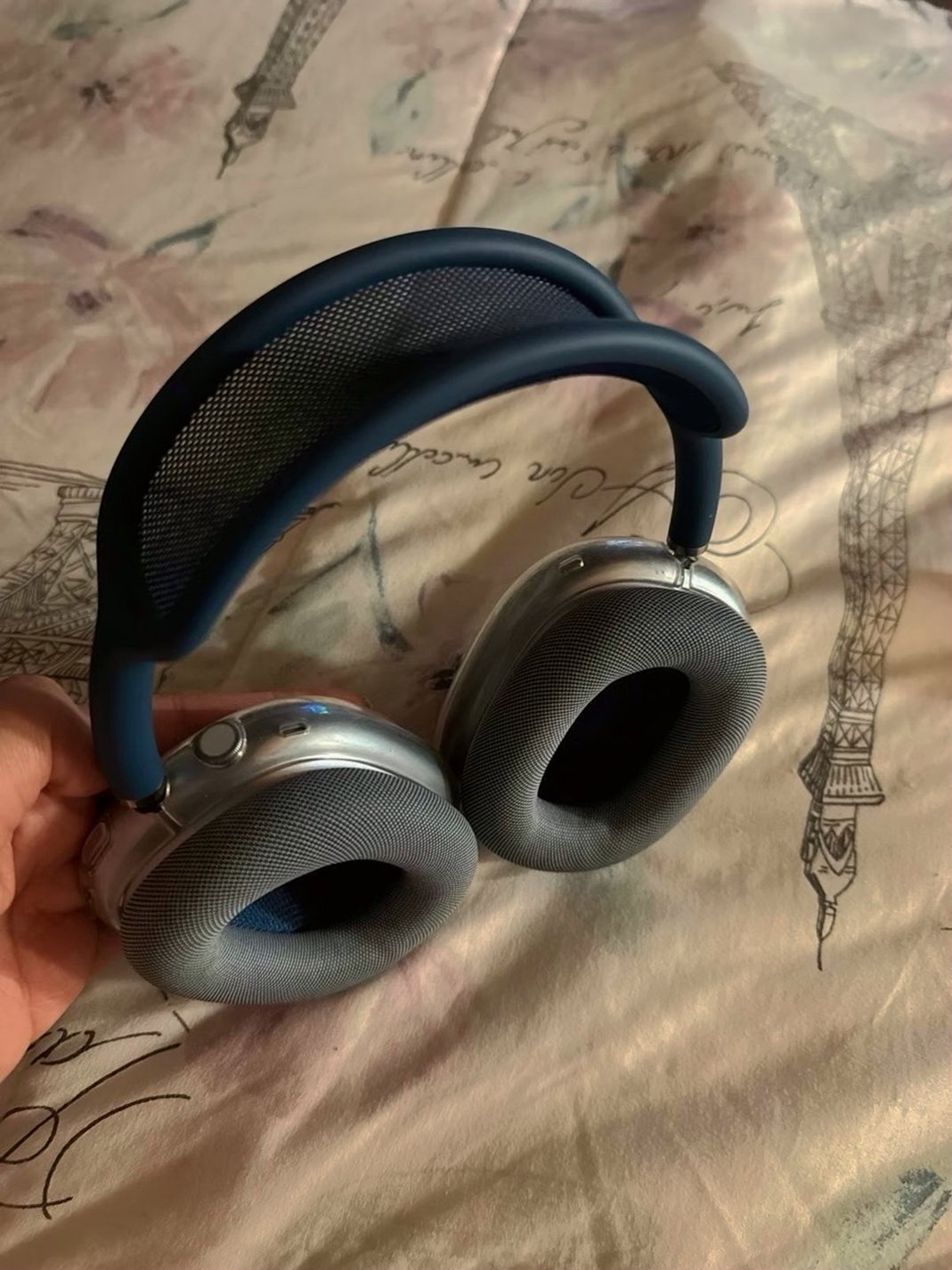 Apple AirPod Pro Max Blue Unlocked - Used image 4