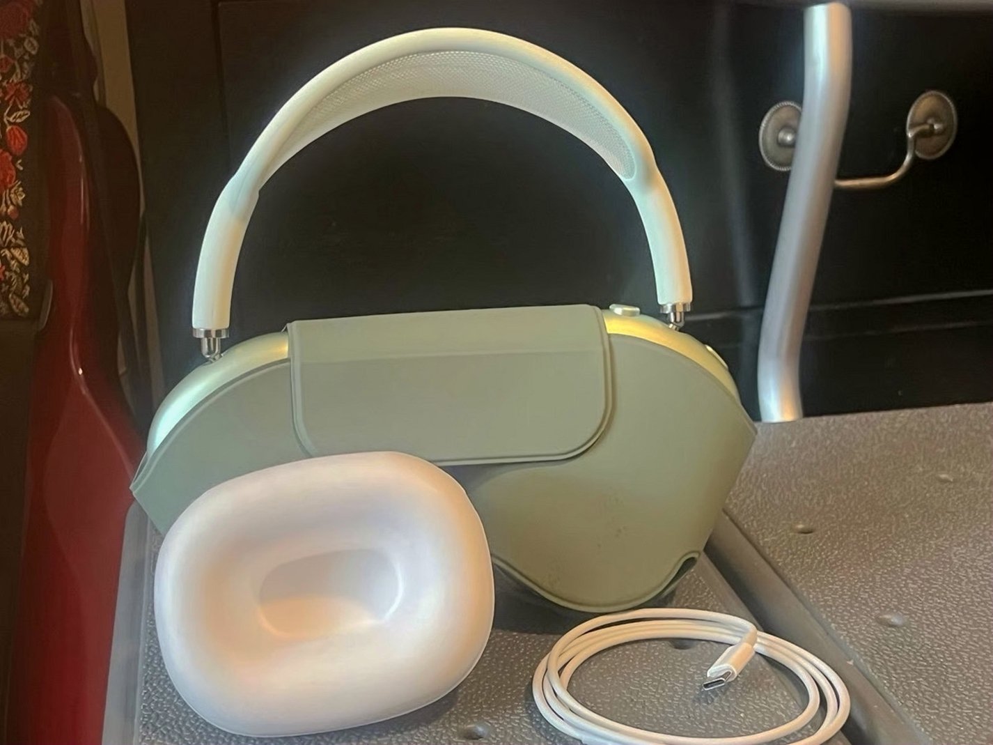 Apple AirPods Max Green Unlocked - Used image 2