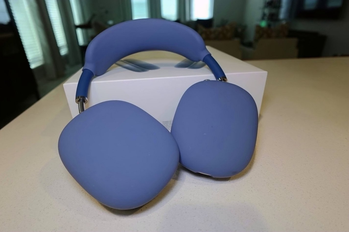 Apple AirPods Max Sky Blue Unlocked - Used image 2