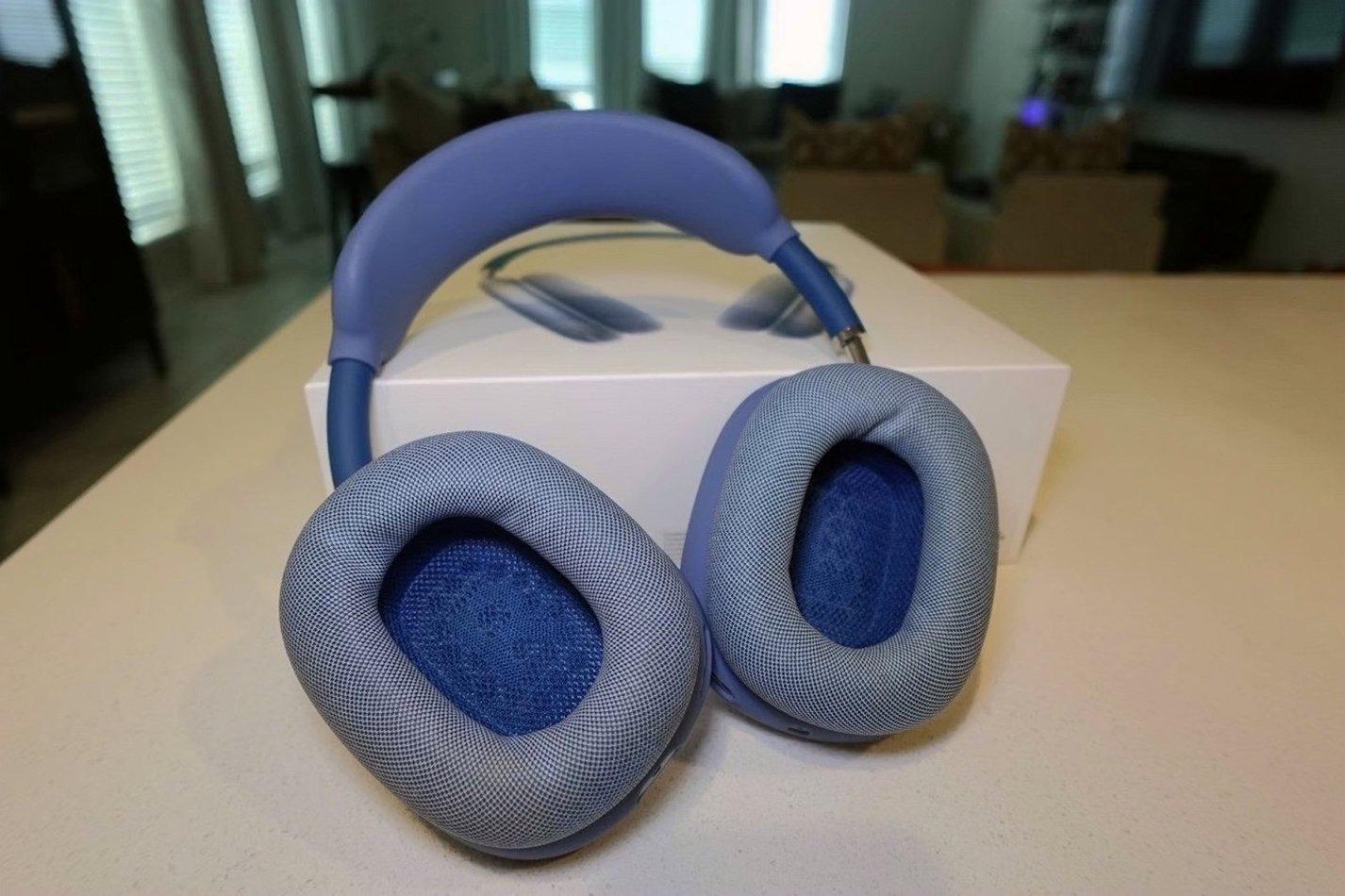 Apple AirPods Max Sky Blue Unlocked - Used image 3