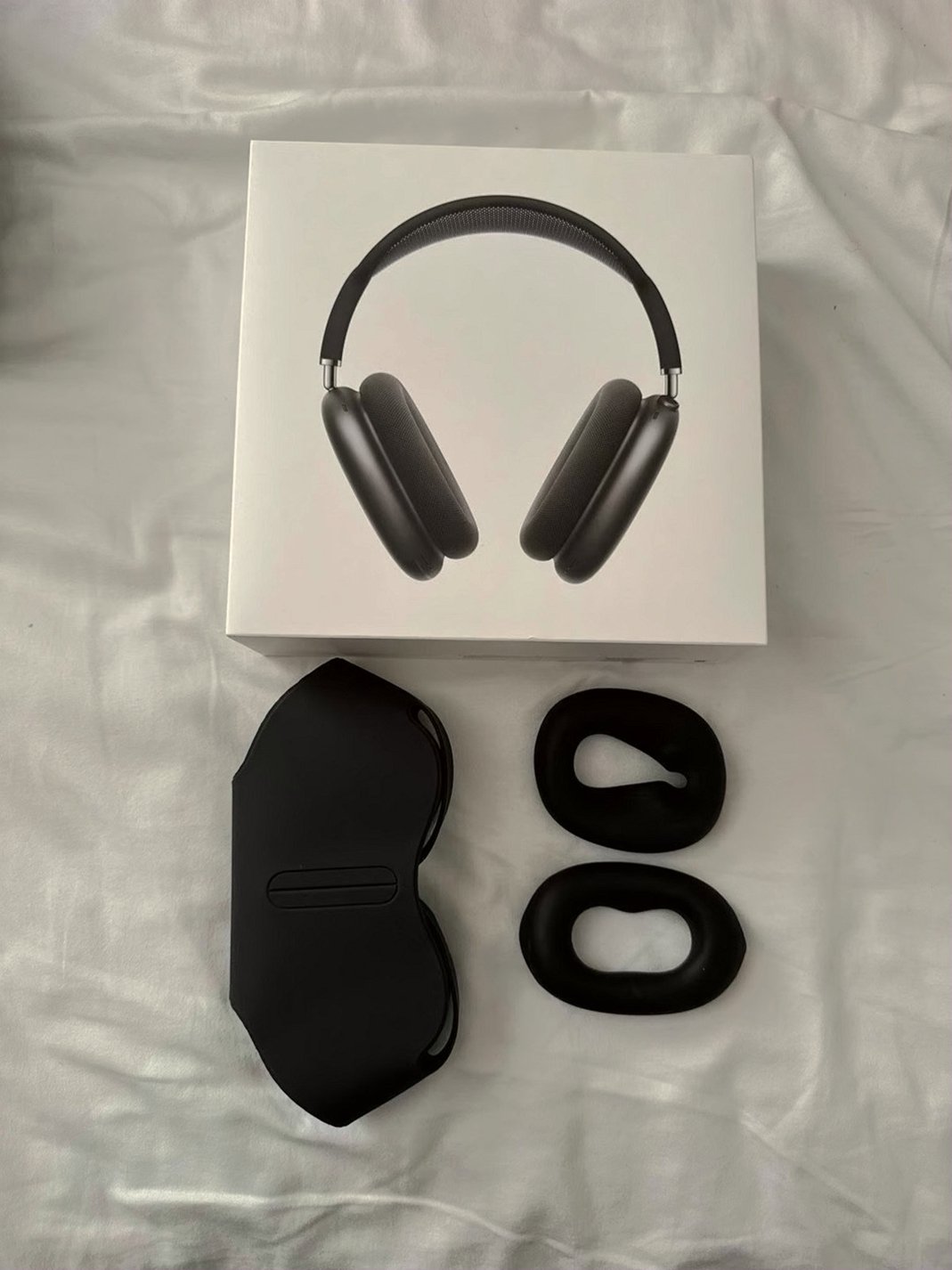 Apple AirPods Max Space Grey Unlocked Used image 5