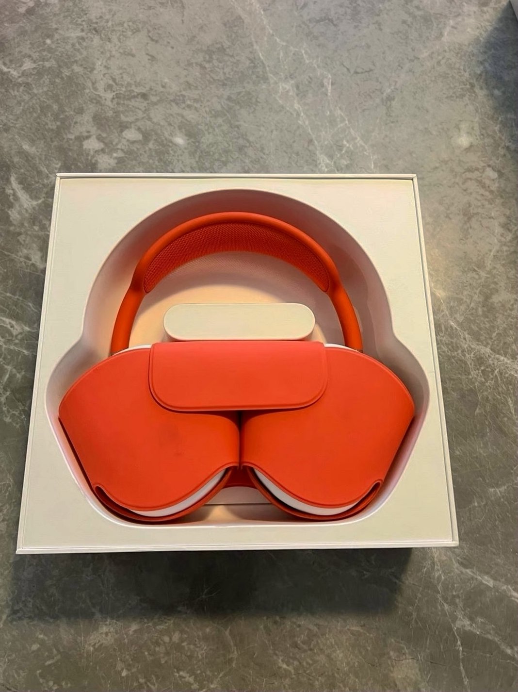 Apple AirPods Max Pink Unlocked - Used image 2