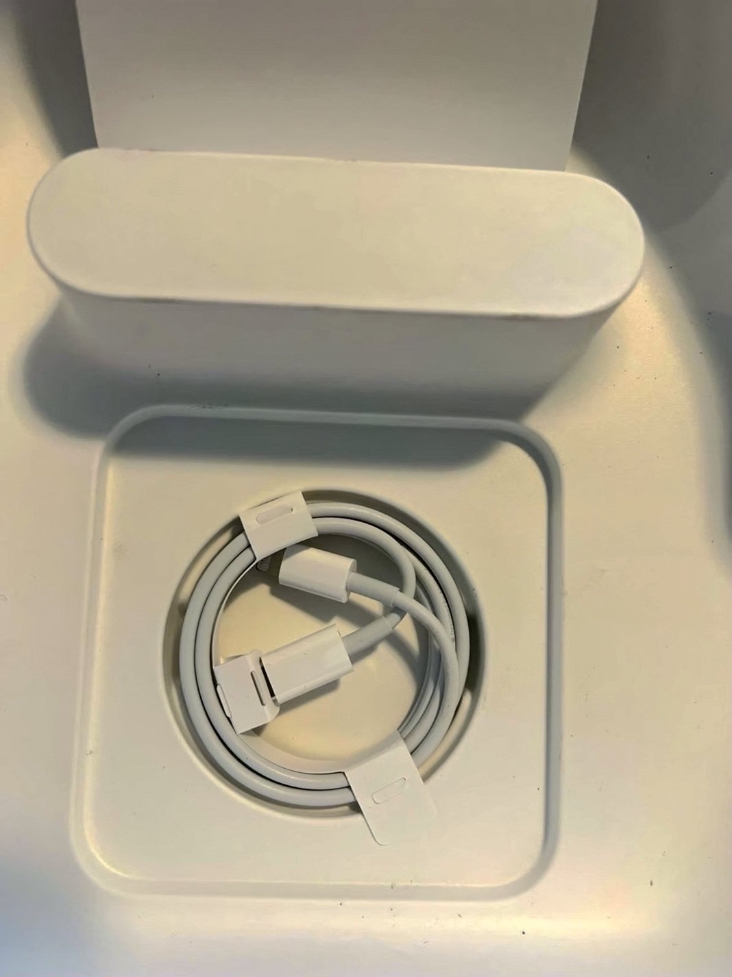 Apple AirPods Max Pink Unlocked - Used image 4