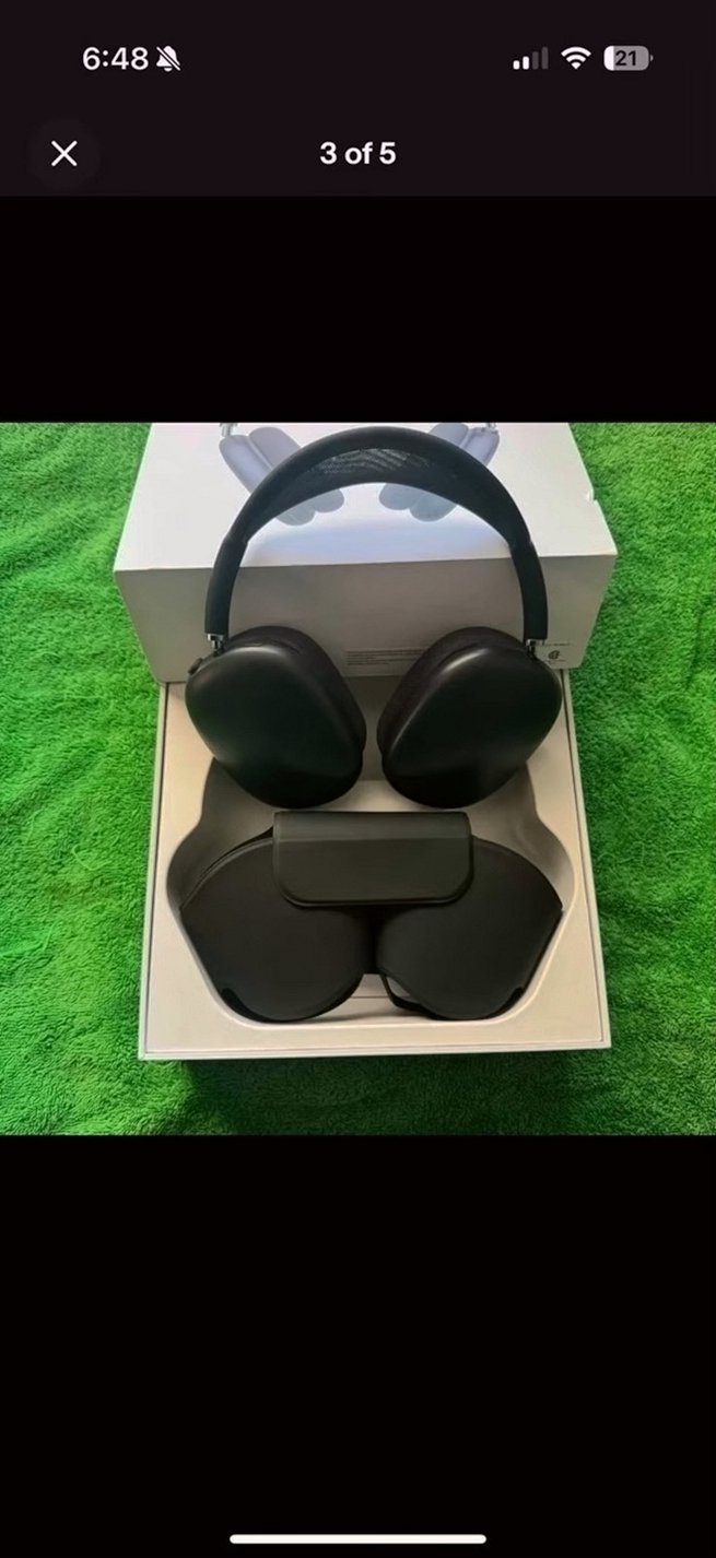 Apple AirPods Max Space Gray Unlocked - Used image 3