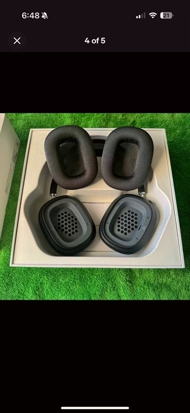 Apple AirPods Max Space Gray Unlocked - Used image 4
