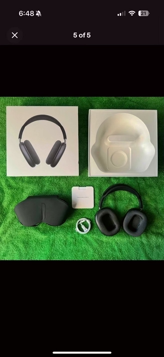 Apple AirPods Max Space Gray Unlocked - Used image 5