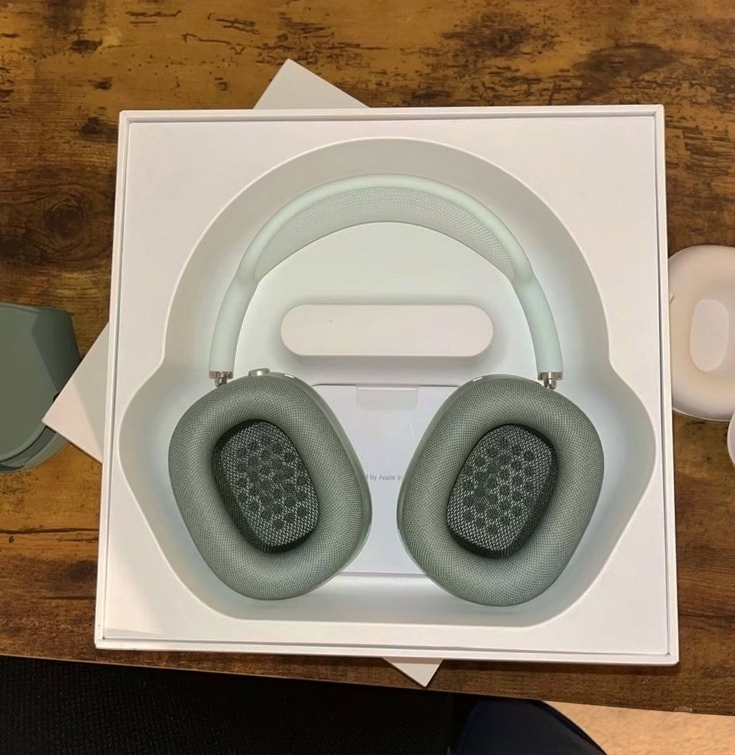 Apple AirPods Max Wireless Over-Ear Headset Green Unlocked - Used image 3