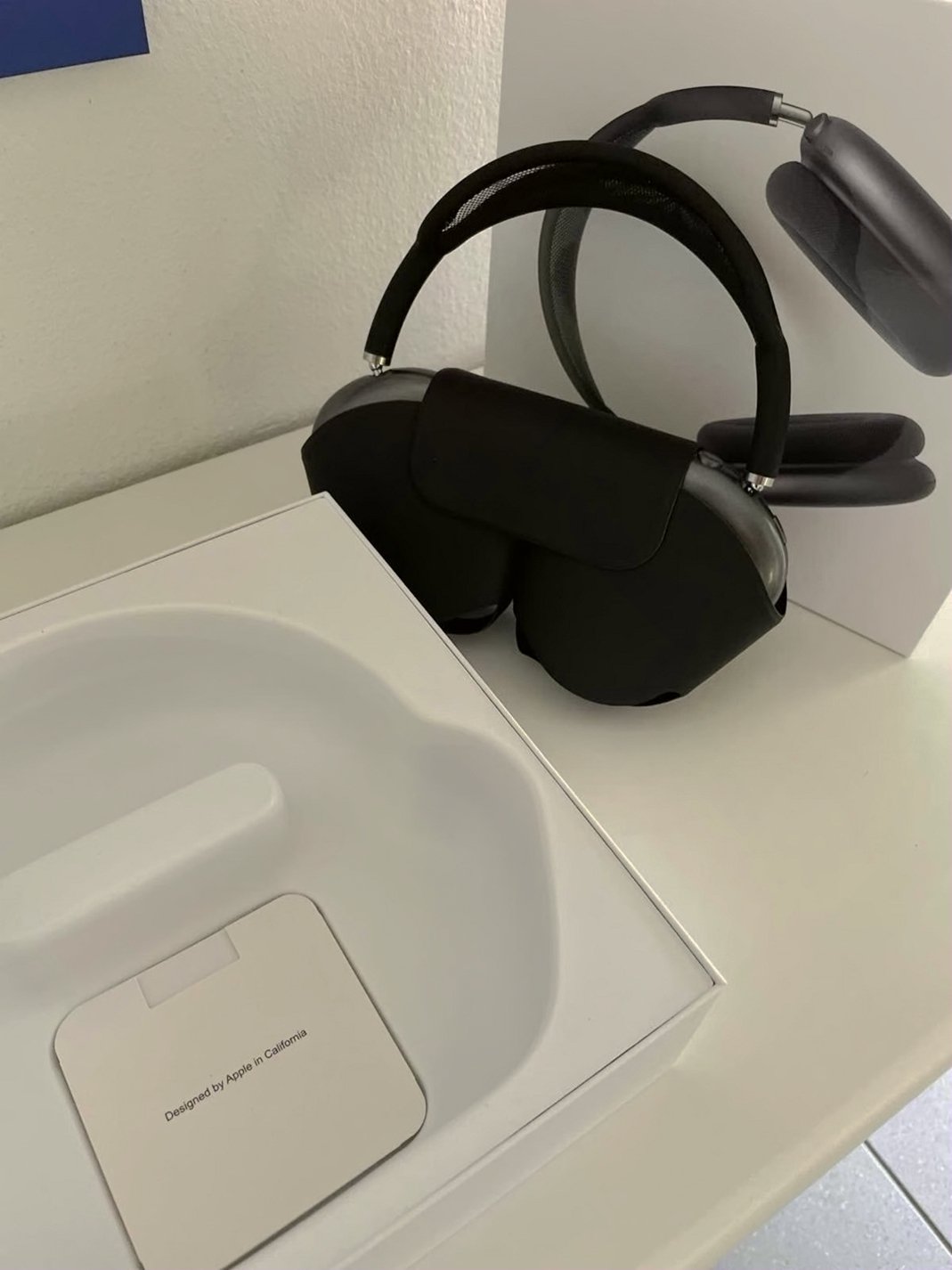 Apple AirPods Max Space Grey Unlocked - Used image 3